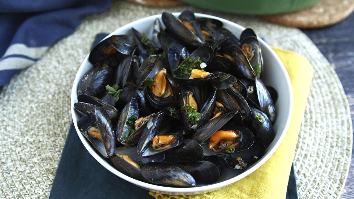 Master mussel prep: 3 chef-approved cleaning steps