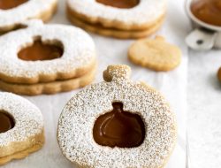 Spiced Pumpkin Linzer Cookies with Sweet Filling