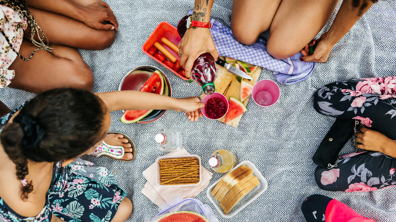 6 Mouthwatering Aldi Dips for Your Summer Picnic