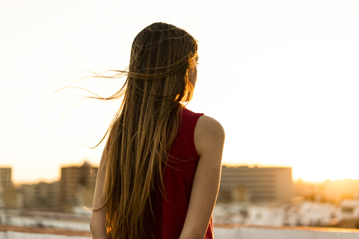 16 Toxic Phrases Parents Must Stop Saying to Their Firstborn Daughter