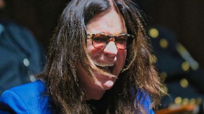 Aksi Liar Ozzy Osbourne di Panggung