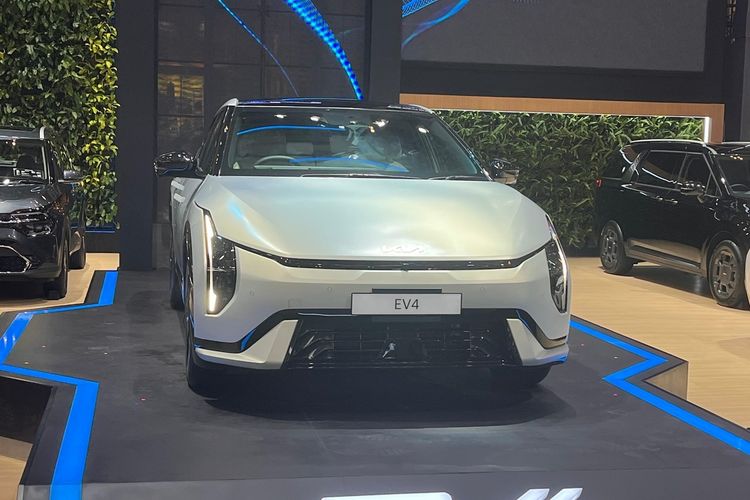 Kia EV4 Meluncur di Indonesia, Hadirkan Desain Futuristik dan Teknologi Terkini di GIIAS 2025