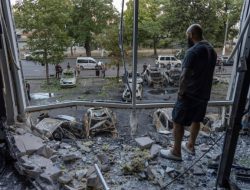 Ukraine Pushes for Zelensky-Putin Talks as Russia Suggests Short Truces