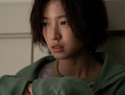 4 Dampak Negatif Kacamata Misterius di KDrama S Line 4 Dampak Negatif Kacamata Misterius di KDrama S Line