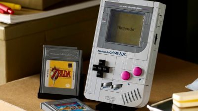 Lego’s Official Nintendo Game Boy Features Lenticular Display