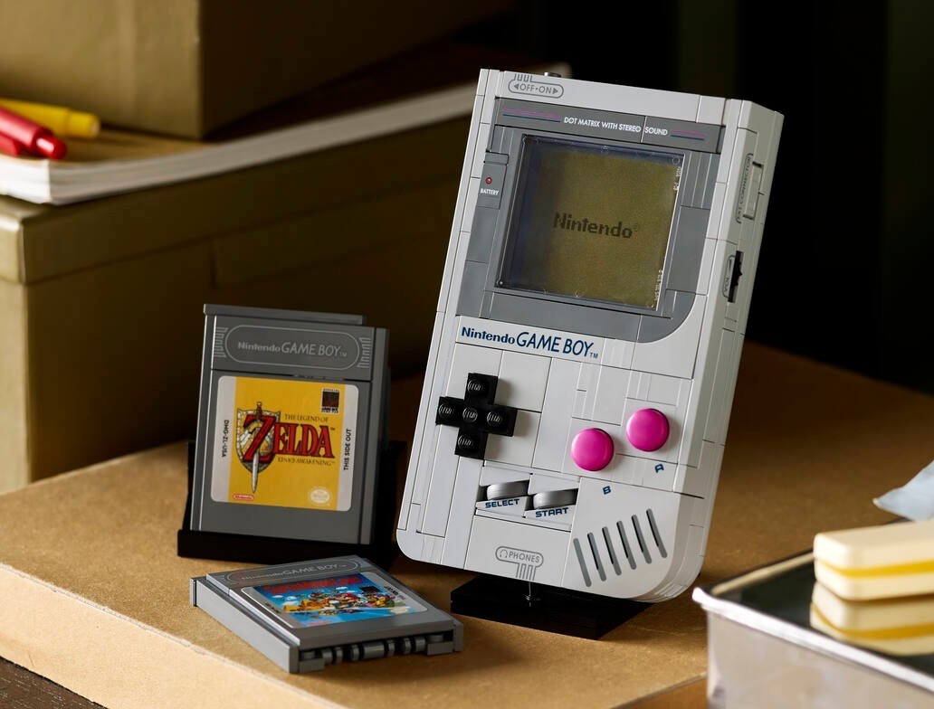 Lego’s Official Nintendo Game Boy Features Lenticular Display