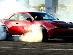 Dodge’s New Gas Muscle Car Returns with Authentic Exhaust Roar
