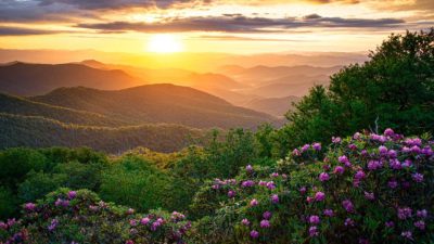 Small-Town Escapes Rise: Why Americans Love Asheville and Santa Fe