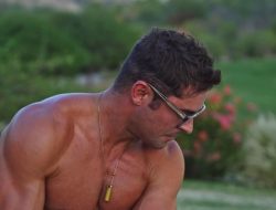 Zac Efron Shows Off Chiseled Body Golfing with His Fit Twin Dylan Zac Efron Shows Off Chiseled Body Golfing with His Fit Twin Dylan