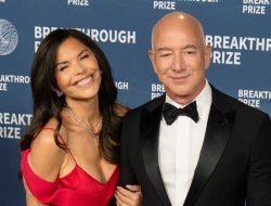 Lauren Sánchez Dazzles in Bold Sheer Dress on Date with Jeff Bezos