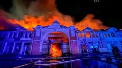 Fire engulfs historic Odesa market during Russian assault