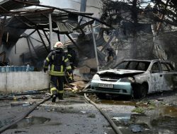 Russian strikes kill 5, including family, in eastern Ukraine