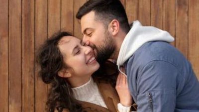 11 Makna Kecupan di Pipi untuk Pria dan Wanita