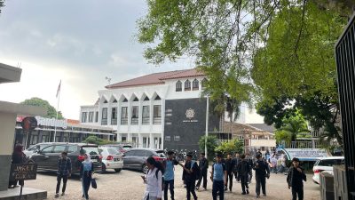 SMA Negeri 22 Bandung Terapkan KDM: Tarik Meja dan Kursi dari Aula, Guru Hadapi Tantangan Baru