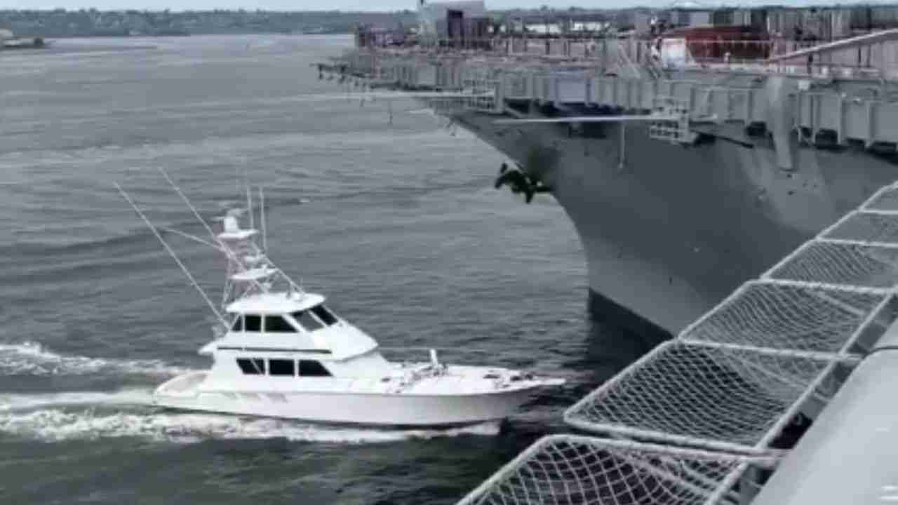 Perahu Tabrak Kapal Induk AS, Kapten Ditangkap Usai Coba Kabur