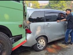 Jumat Pagi Mencekam di Pulogadung, 9 Mobil dan 5 Motor Tertabrak Akibat Dorongan Besar dari Belakang Jumat Pagi Mencekam di Pulogadung, 9 Mobil dan 5 Motor Tertabrak Akibat Dorongan Besar dari Belakang