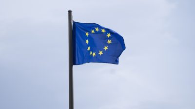 Presiden Komisi Eropa Temui Trump, Kesepakatan EU-AS Terwujud?