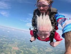 85-Year-Old Jumps to Honor Late Husband’s Dream 85-Year-Old Jumps to Honor Late Husband’s Dream