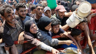 Palestina Lapar, Israel Melempar Batu dengan Tangan Tersembunyi