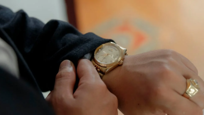 Mengapa Jam Tangan Analog Masih Disukai Pria Era Digital?