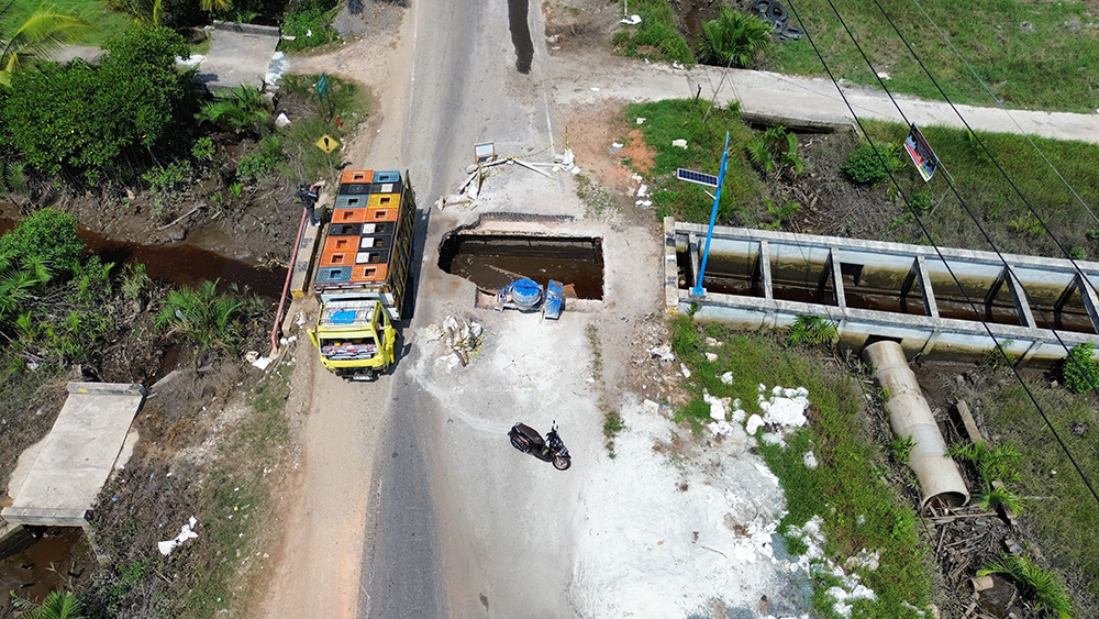 Jalan Dumai-Pakning Nyaris Putus