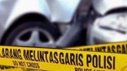 Berani Mendahului, Mobil Oleng dan Tabrak Bus di Gresik