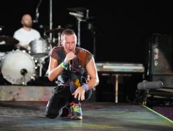 Chris Martin Bocorkan Perselingkuhan CEO Teknologi Secara Tidak Sengaja