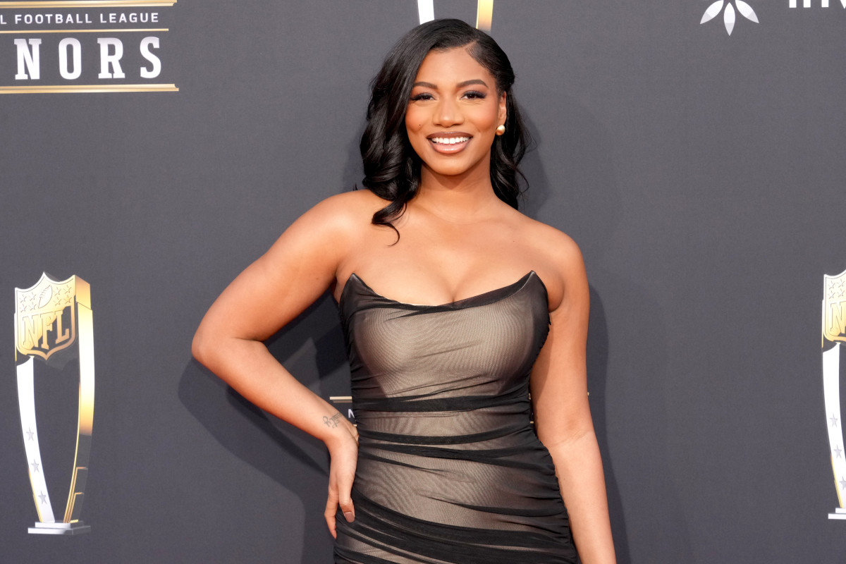 Tributes Flood In for Taylor Rooks