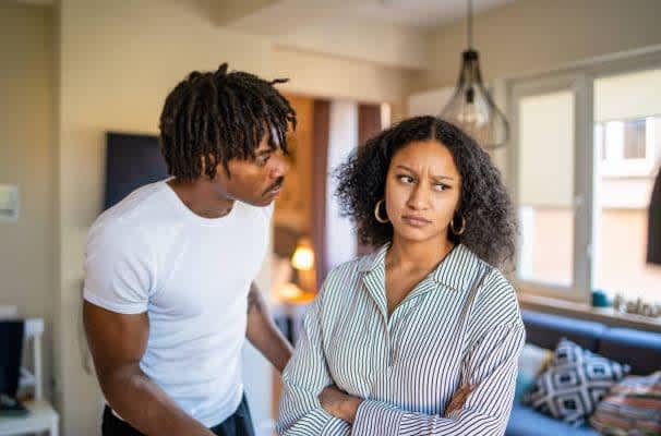 5 Warning Signs of Gaslighting