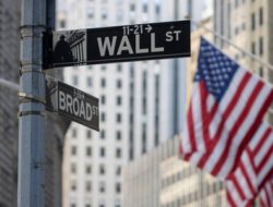 Wall Street Naik Tertahan Teknologi Wall Street Naik Tertahan Teknologi