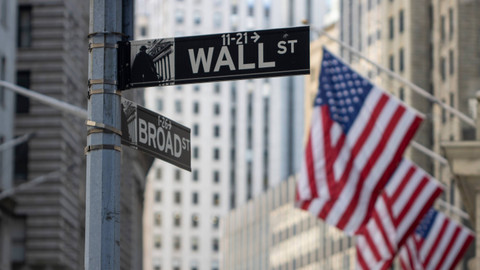 Wall Street Naik Tertahan Teknologi