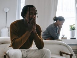 5 Male Behaviors That Instantly Turn Women Off 5 Male Behaviors That Instantly Turn Women Off