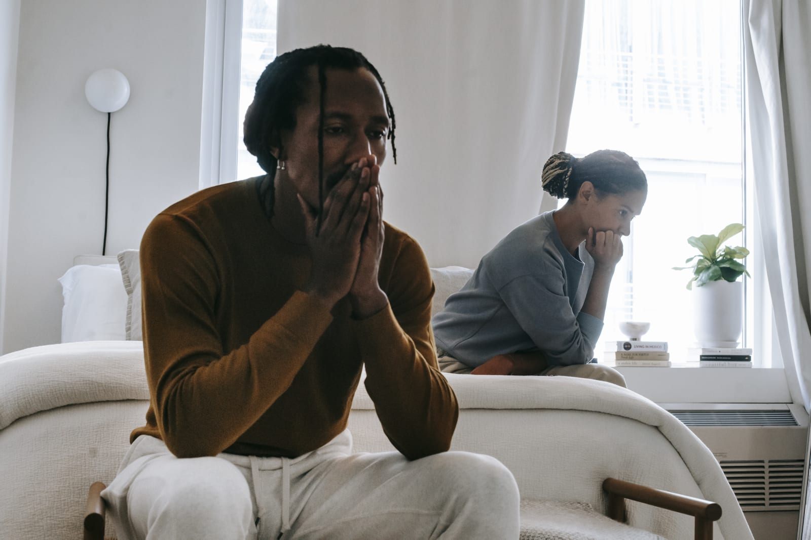 5 Male Behaviors That Instantly Turn Women Off