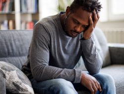 5 warning signs of low self-esteem in men 5 warning signs of low self-esteem in men