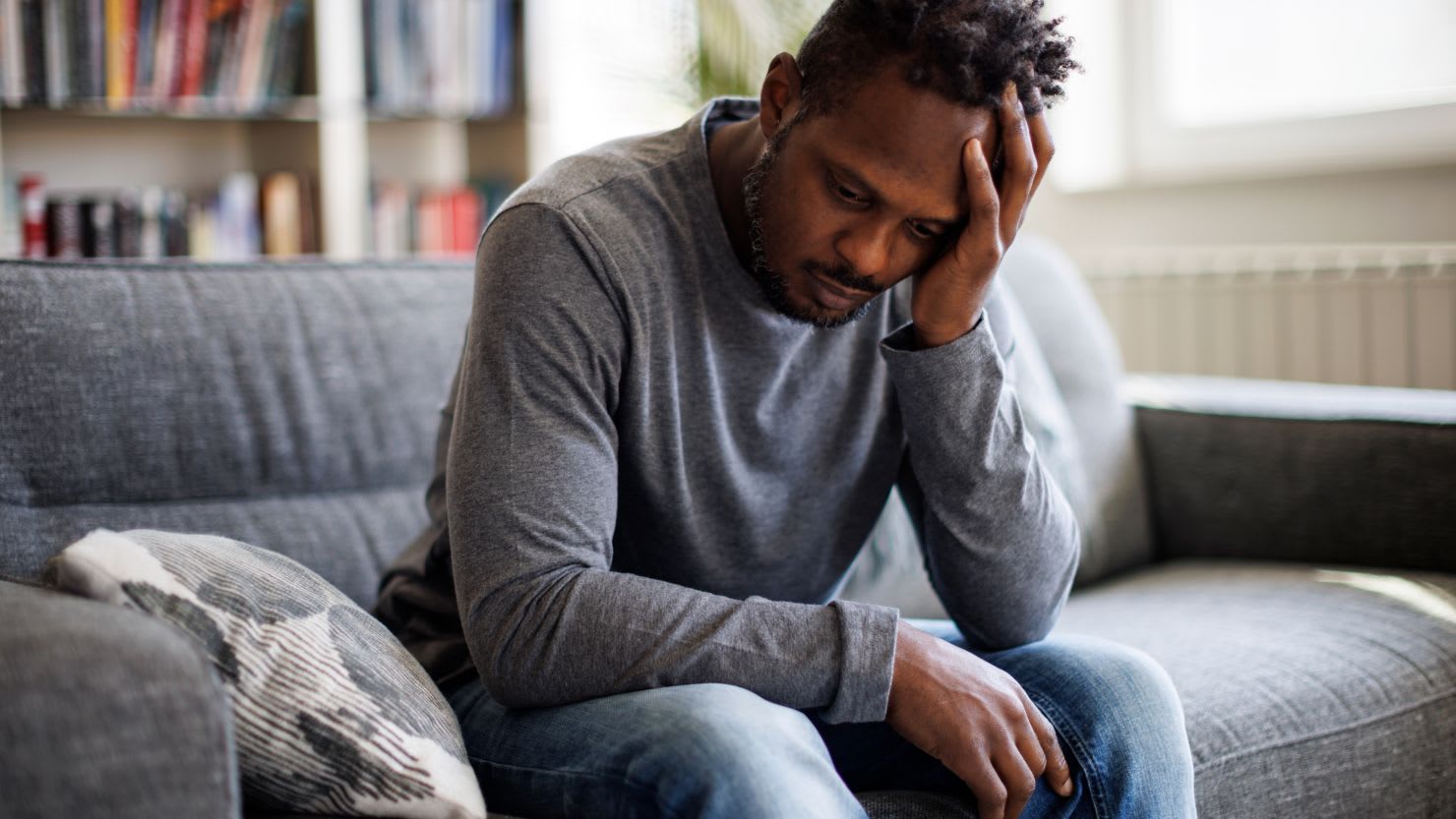 5 warning signs of low self-esteem in men