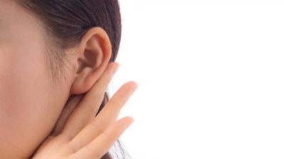 5 Kebiasaan Berbahaya yang Merusak Pendengaran