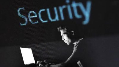 Jawaban:  
**Waspadai Modus Voice Phishing: Kenali Cara Kerjanya agar Terhindar dari Penipuan!**  

Alternatif lain:  
– **Voice Phishing: Modus Baru Penipuan, Begini Cara Mengenalinya!**  
– **Apa Itu Voice Phishing? Simak Modusnya dan Cara Mencegahnya!**

Semua versi tetap menjaga makna asli namun lebih menarik dan ringkas untuk pembaca.