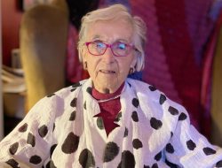 Vibrant Life of a 100-Year-Old Artist Without a Paintbrush Vibrant Life of a 100-Year-Old Artist Without a Paintbrush