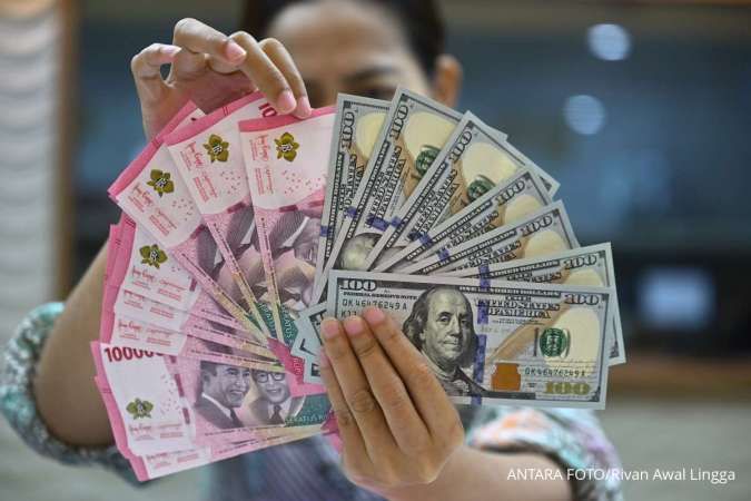 Cek Kurs Dollar-Rupiah di 4 Bank Besar Hari Senin (14/7), Nasabah Ramai