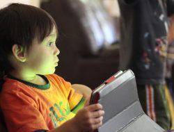 Tips Efektif Batasi Screen Time Anak Tips Efektif Batasi Screen Time Anak