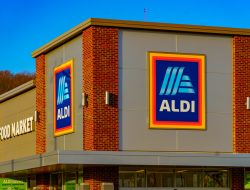 Classic Flowers Arrive at Aldi for Just 