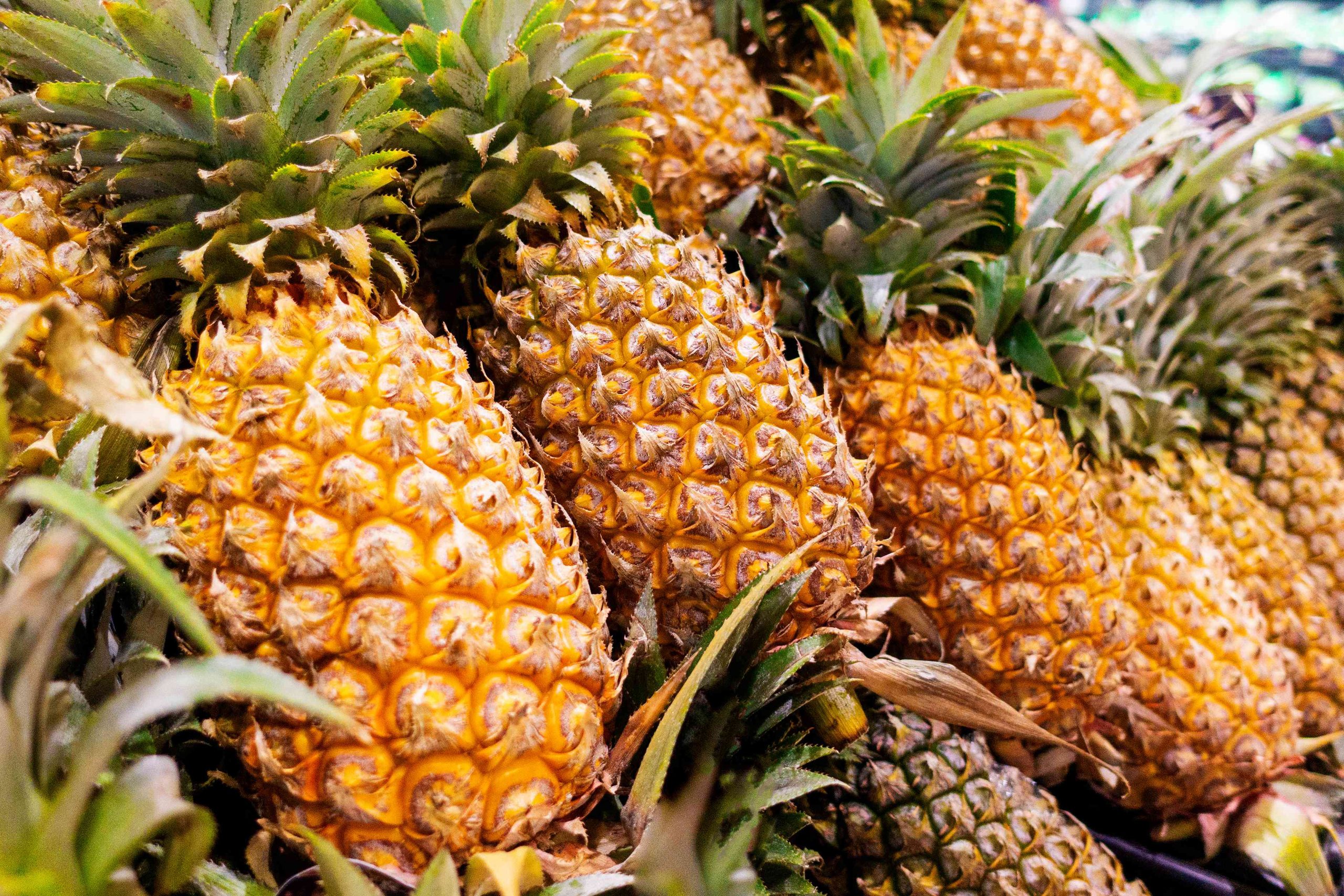 The Secret to Choosing a Ripe Pineapple, Revealed by Del Monte