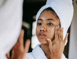 Urutan Skincare Pagi yang Efektif, Cukup 5 Produk! Urutan Skincare Pagi yang Efektif, Cukup 5 Produk!