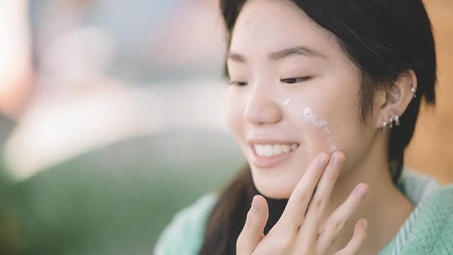9 Pilihan Sunscreen Aman dan Efektif untuk Ibu Menyusui