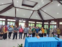 Komisi I DPRK Mimika Dukung Program Bank Sampah di Distrik Mimika Baru