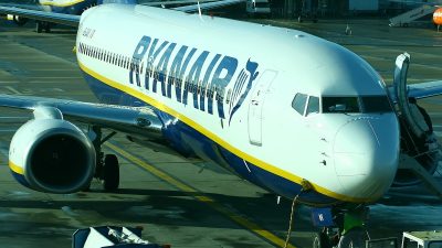 Ryanair admits staff took commission for oversized bag fees