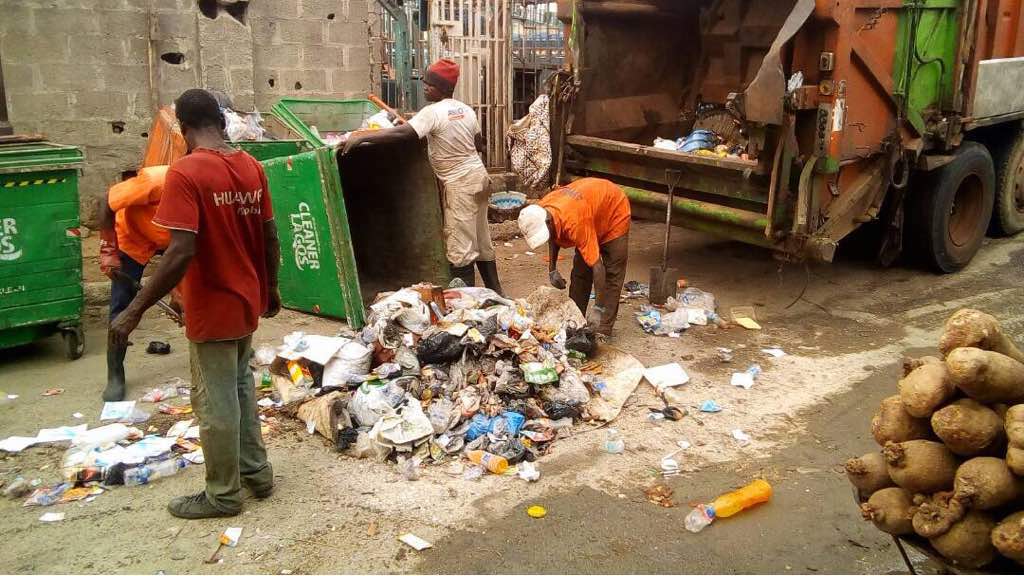 LASG tackles waste violator, demolishes drainage-blocking shops