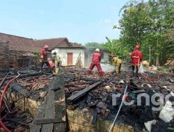 Kebakaran Rumah Lansia di Bojonegoro, Diduga Dilakukan Anaknya Kebakaran Rumah Lansia di Bojonegoro, Diduga Dilakukan Anaknya