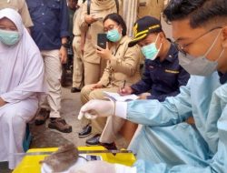 **Rephrased Title (Bahasa Indonesia):**
**Kasus Leptospirosis 2025 di Bondowoso Tertinggi dalam 4 Tahun, Dua Meninggal** **Rephrased Title (Bahasa Indonesia):**
**Kasus Leptospirosis 2025 di Bondowoso Tertinggi dalam 4 Tahun, Dua Meninggal**