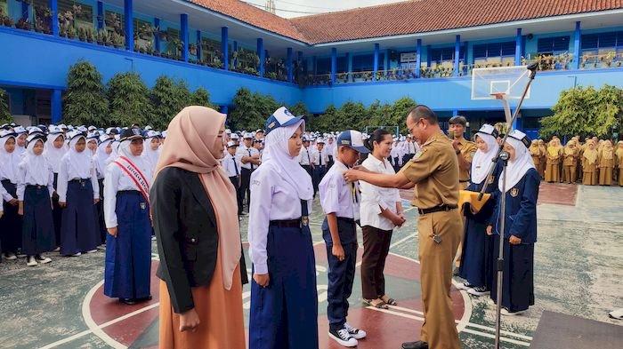Hari Pertama MPLS di SDN 7 Ciamis, Orang Tua Murid Terlambat karena Izin ke Kantor